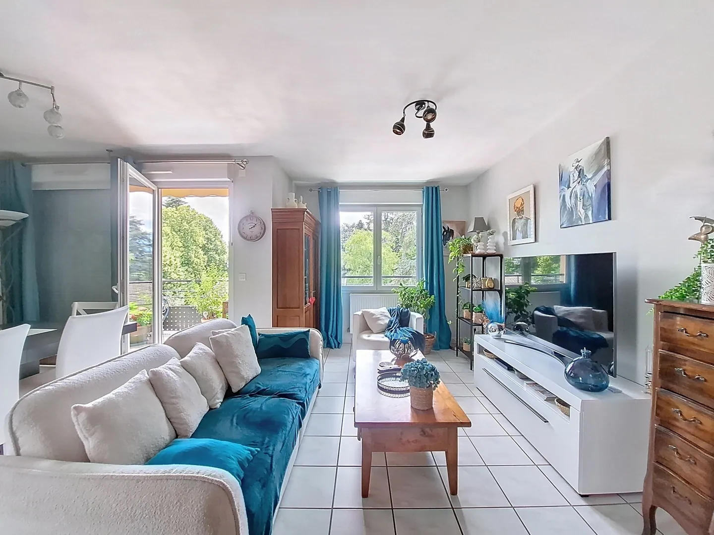Appartement T4 en dernier étage avec balcon à Rives (85 m²) – Vue sur la Sûre 