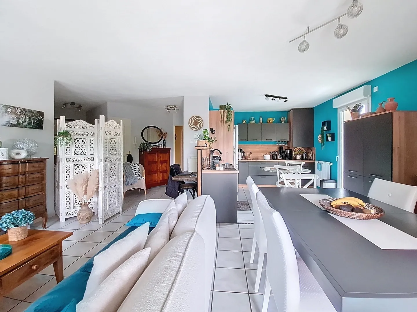 Appartement T4 en dernier étage avec balcon à Rives (85 m²) – Vue sur la Sûre 