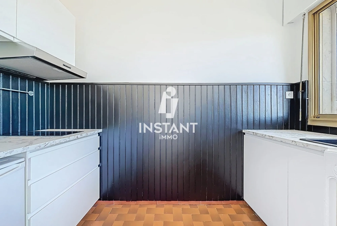 Studio à vendre à Saint-Maur-des-Fossés avec balcon et parking, proche RER 