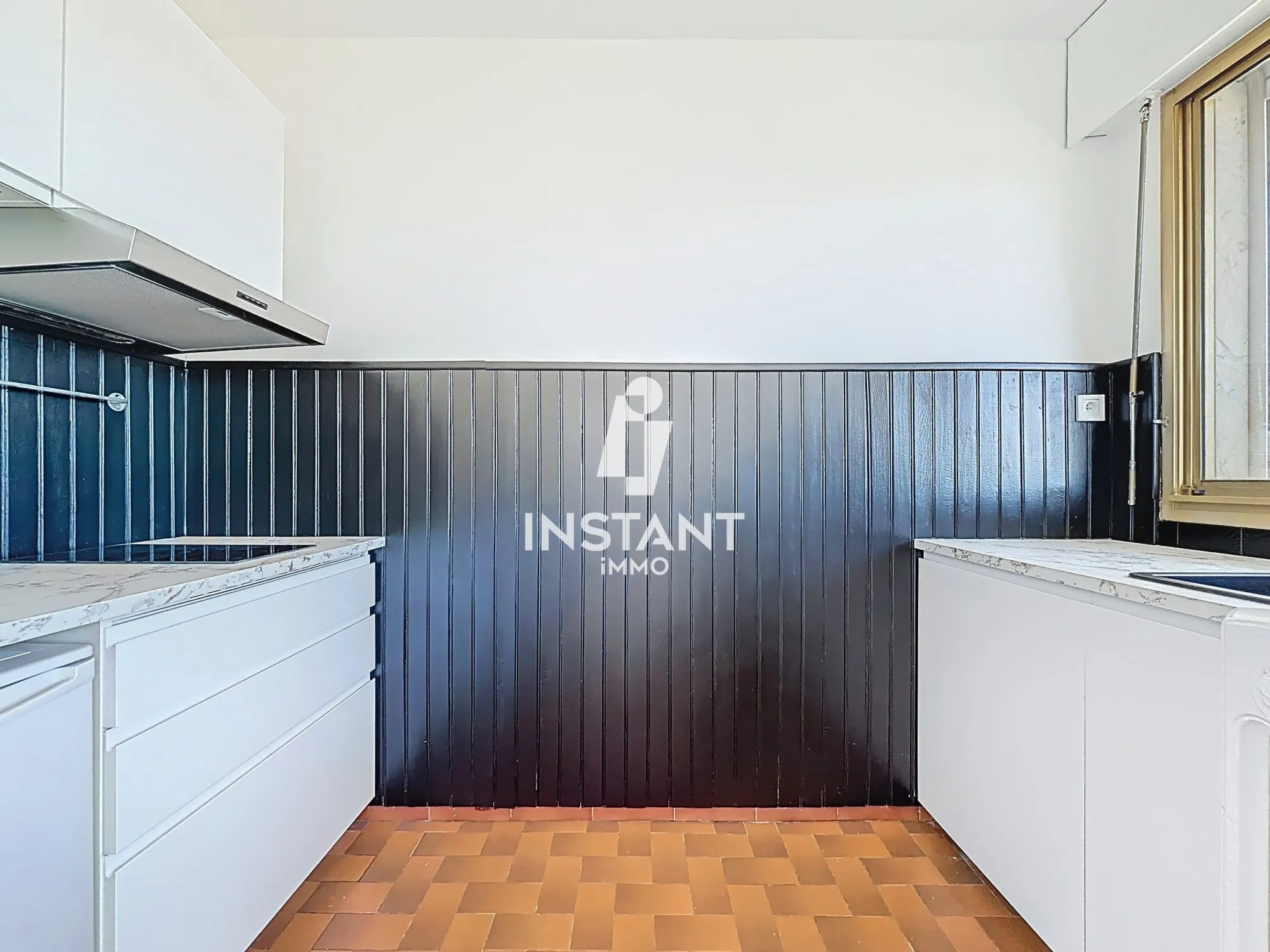 Studio à vendre à Saint-Maur-des-Fossés avec balcon et parking, proche RER 