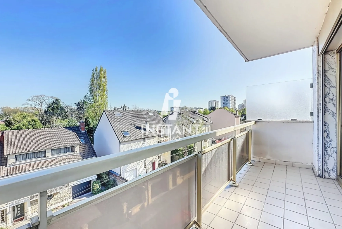 Studio à vendre à Saint-Maur-des-Fossés avec balcon et parking, proche RER 