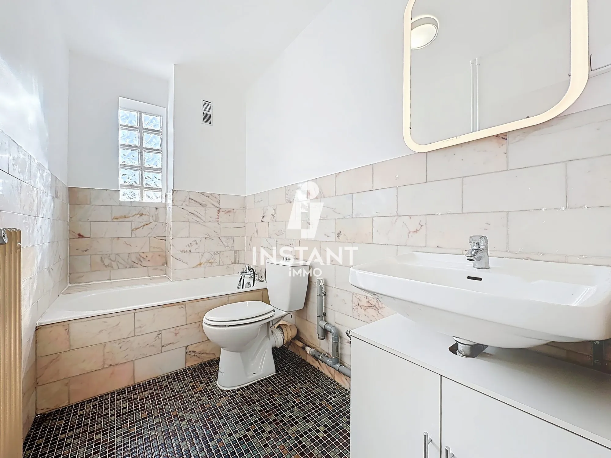 Studio à vendre à Saint-Maur-des-Fossés avec balcon et parking, proche RER 