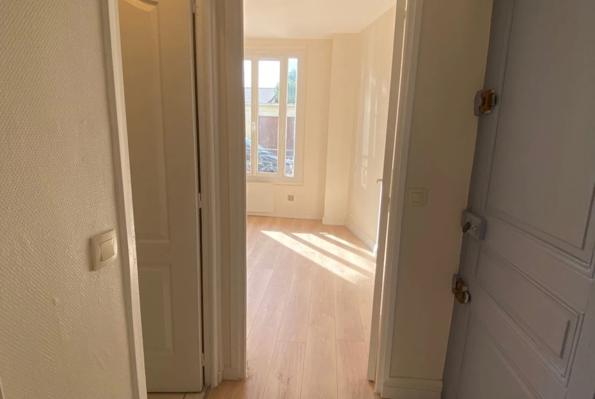 Appartement 2 pièces rénové avec cave à Alfortville secteur Mairie 