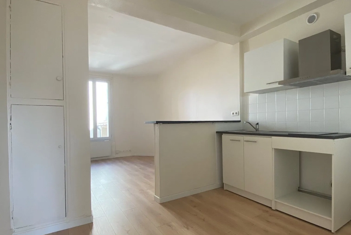 Appartement 2 pièces rénové avec cave à Alfortville secteur Mairie 