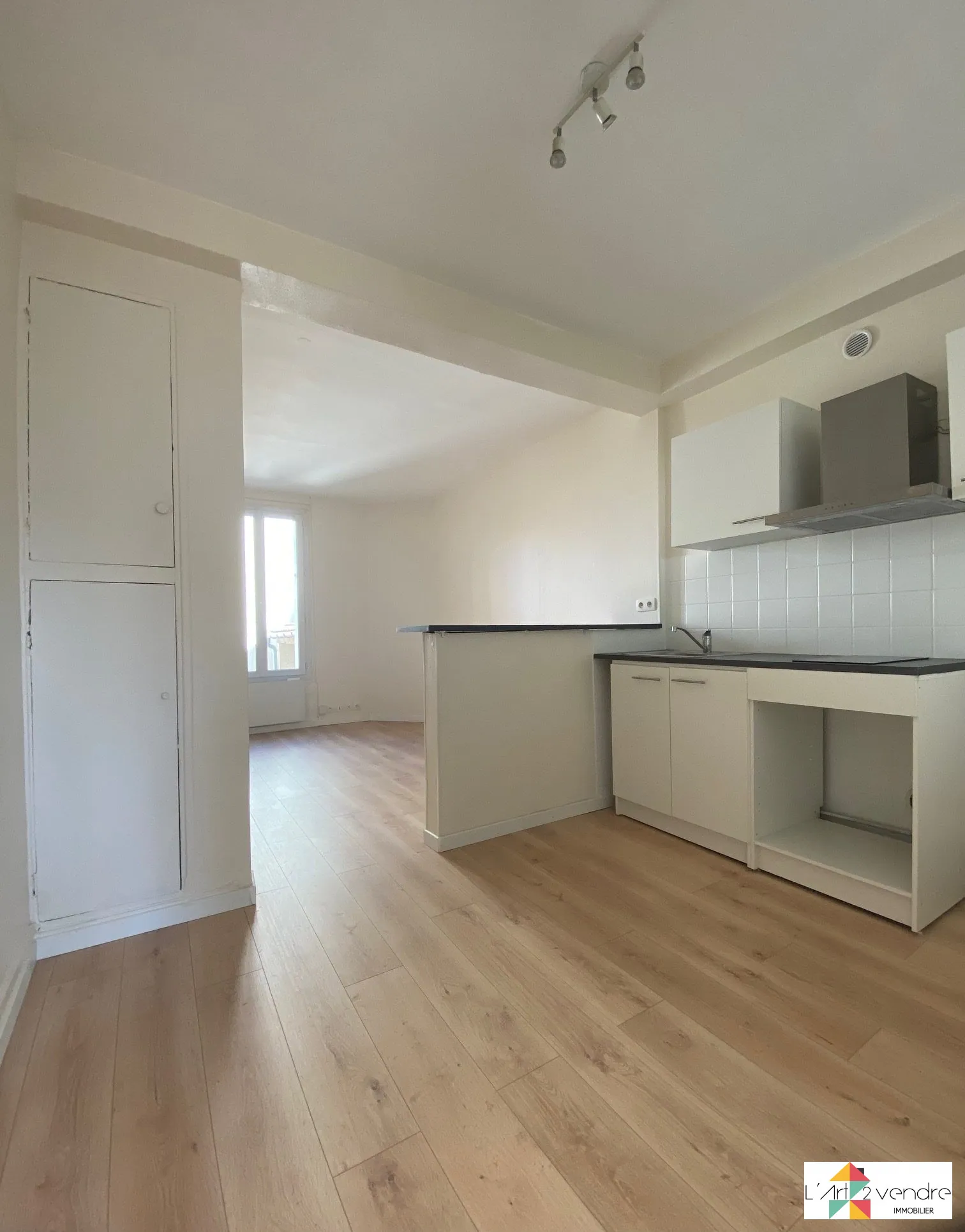 Appartement 2 pièces rénové avec cave à Alfortville secteur Mairie 