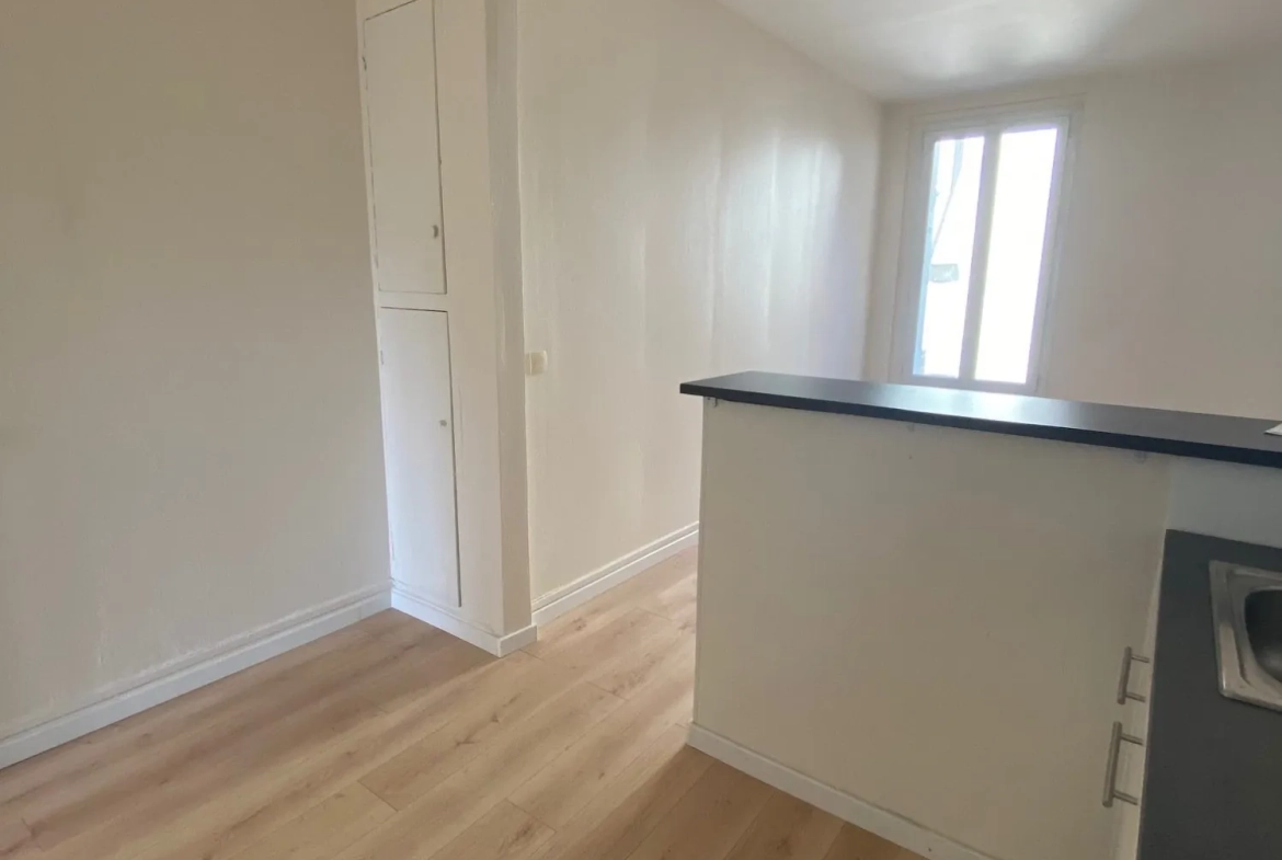 Appartement 2 pièces rénové avec cave à Alfortville secteur Mairie 