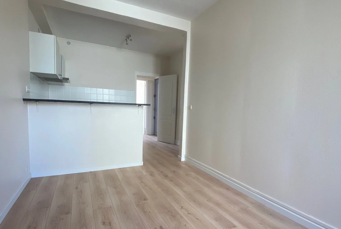 Appartement 2 pièces rénové avec cave à Alfortville secteur Mairie 