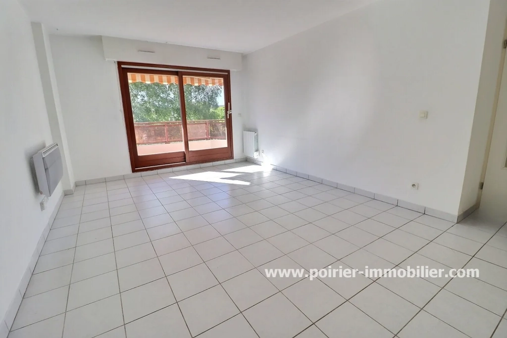 Appartement T3 lumineux de 64,71 m² avec balcon à Ville la Grand