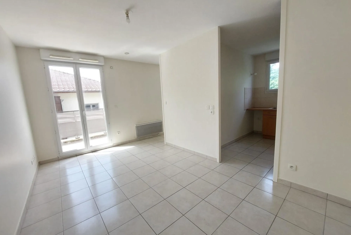 Appartement 2 pièces avec terrasse à Eybens – Résidence avec ascenseur et parking privé 