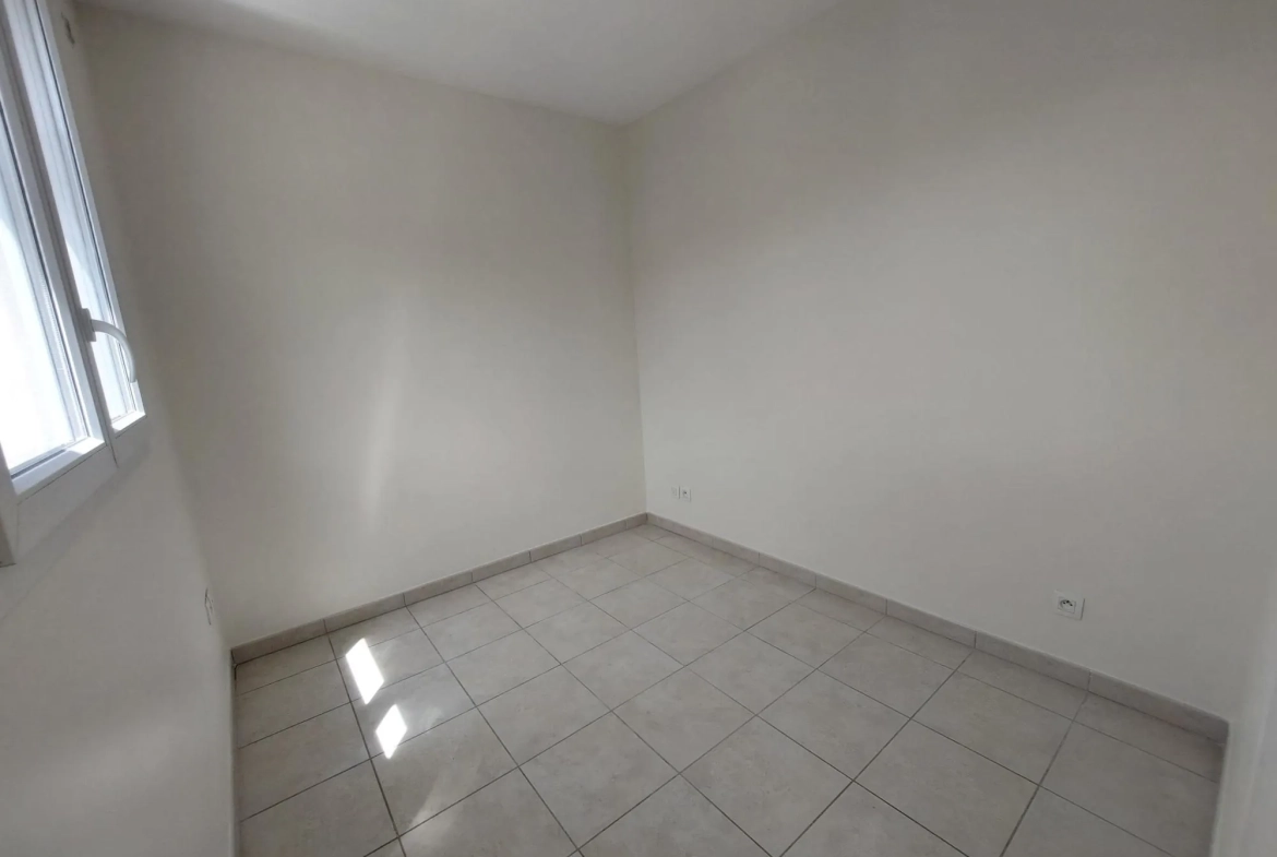 Appartement 2 pièces avec terrasse à Eybens – Résidence avec ascenseur et parking privé 