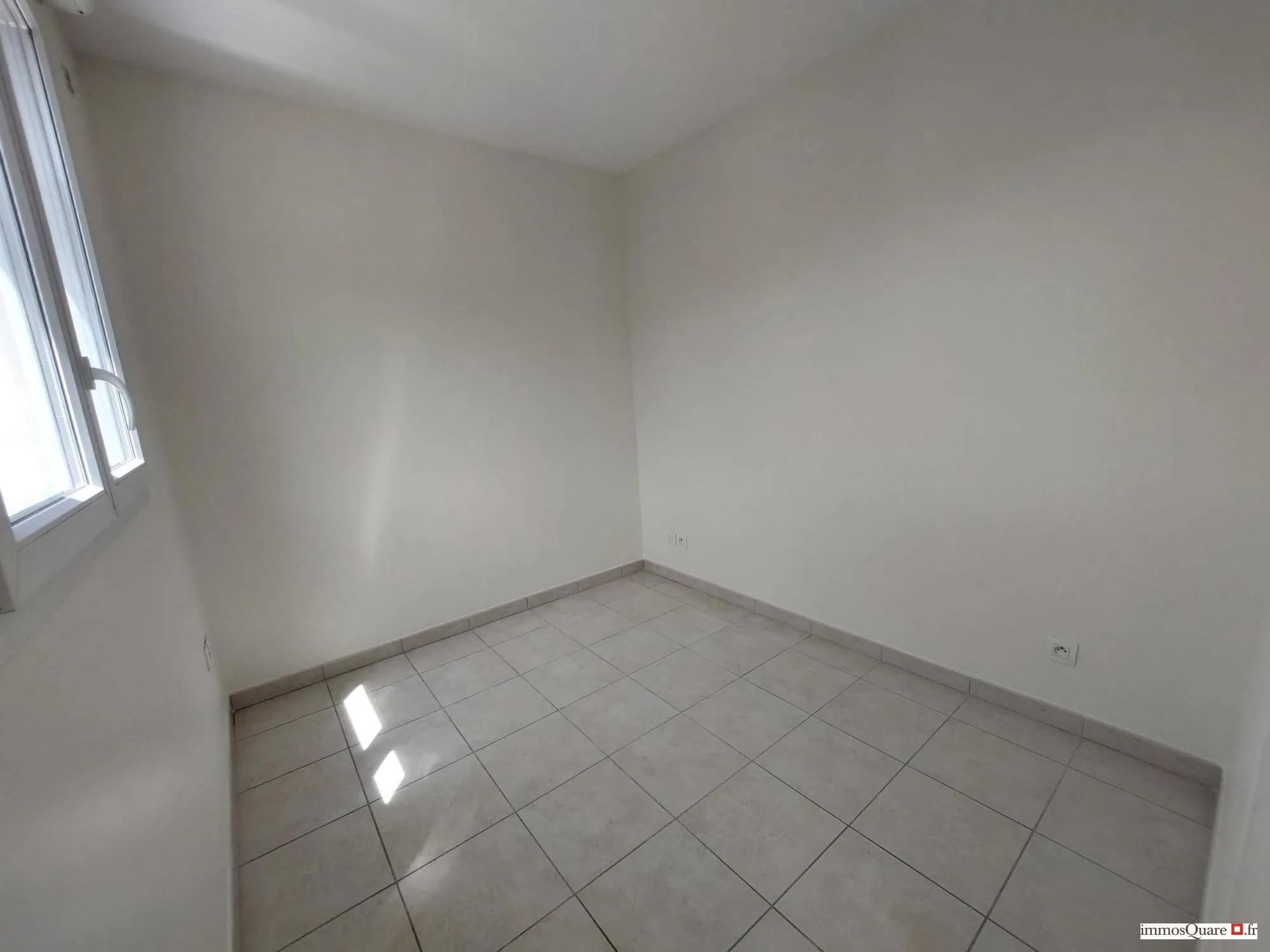 Appartement 2 pièces avec terrasse à Eybens – Résidence avec ascenseur et parking privé 