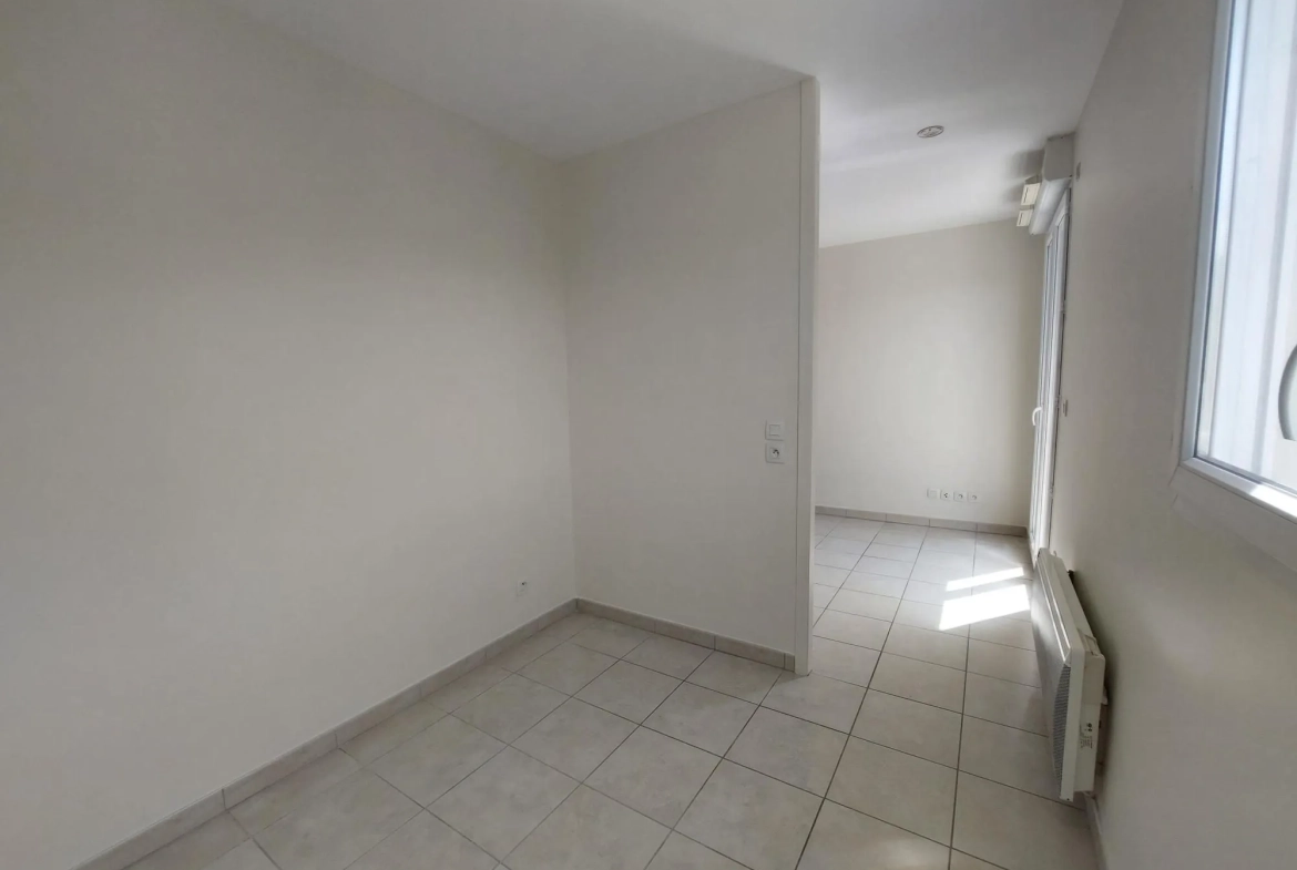 Appartement 2 pièces avec terrasse à Eybens – Résidence avec ascenseur et parking privé 
