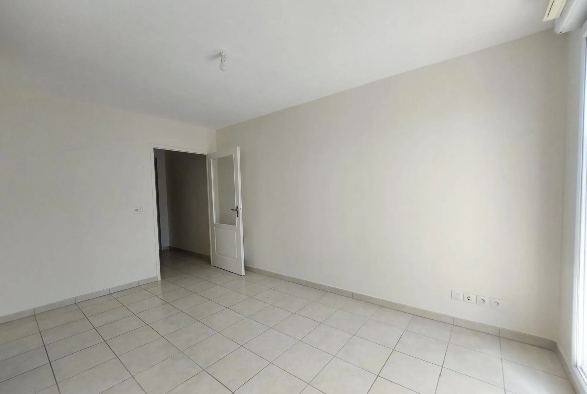 Appartement 2 pièces avec terrasse à Eybens – Résidence avec ascenseur et parking privé 