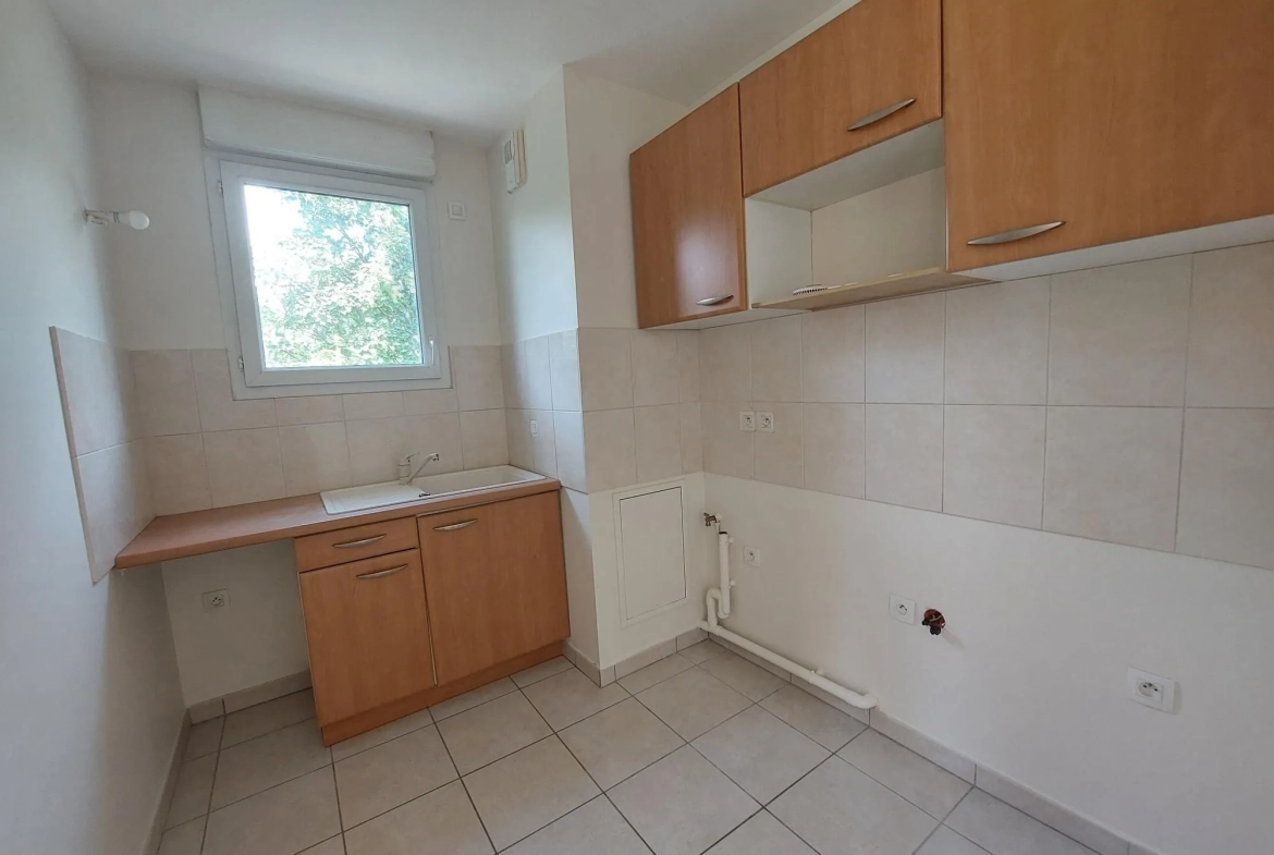 Appartement 2 pièces avec terrasse à Eybens – Résidence avec ascenseur et parking privé 