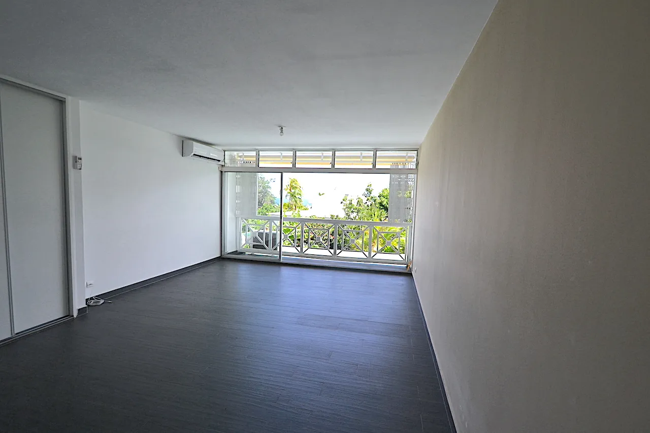 Studio lumineux avec vue mer au dernier étage à Le Gosier 
