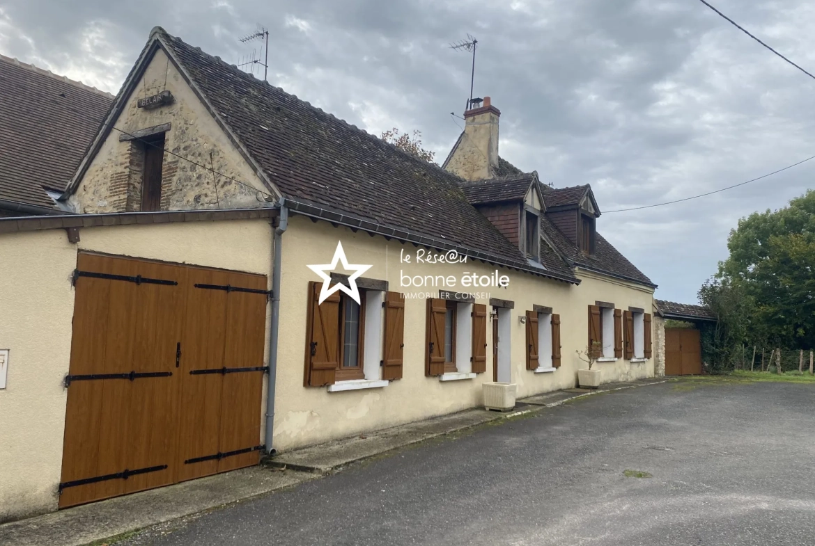 Fermette à vendre au pied de la forêt de Bellême avec 4 chambres et terrain privé 