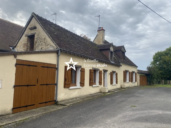 Fermette à vendre au pied de la forêt de Bellême avec 4 chambres et terrain privé