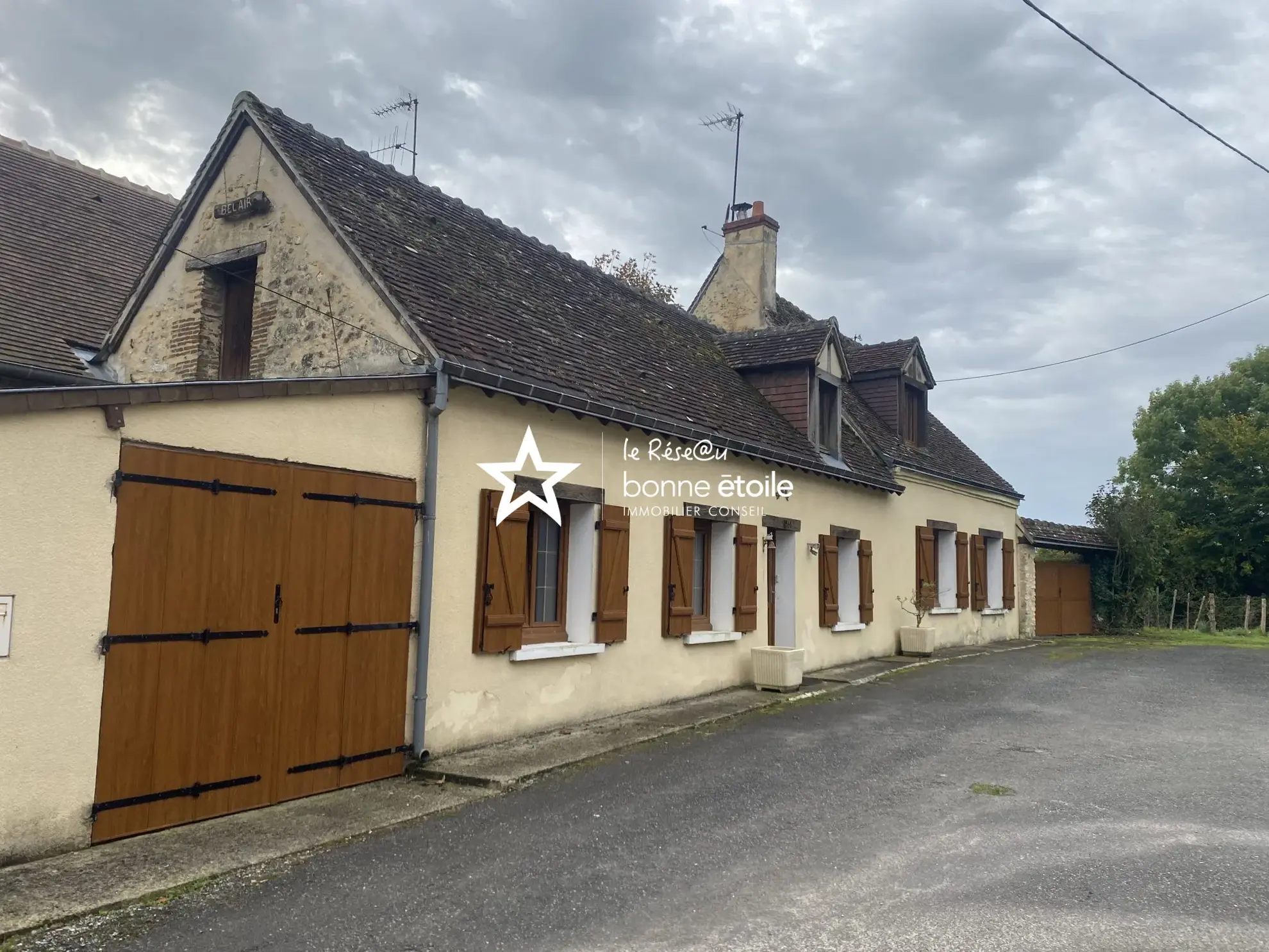 Fermette à vendre au pied de la forêt de Bellême avec 4 chambres et terrain privé 