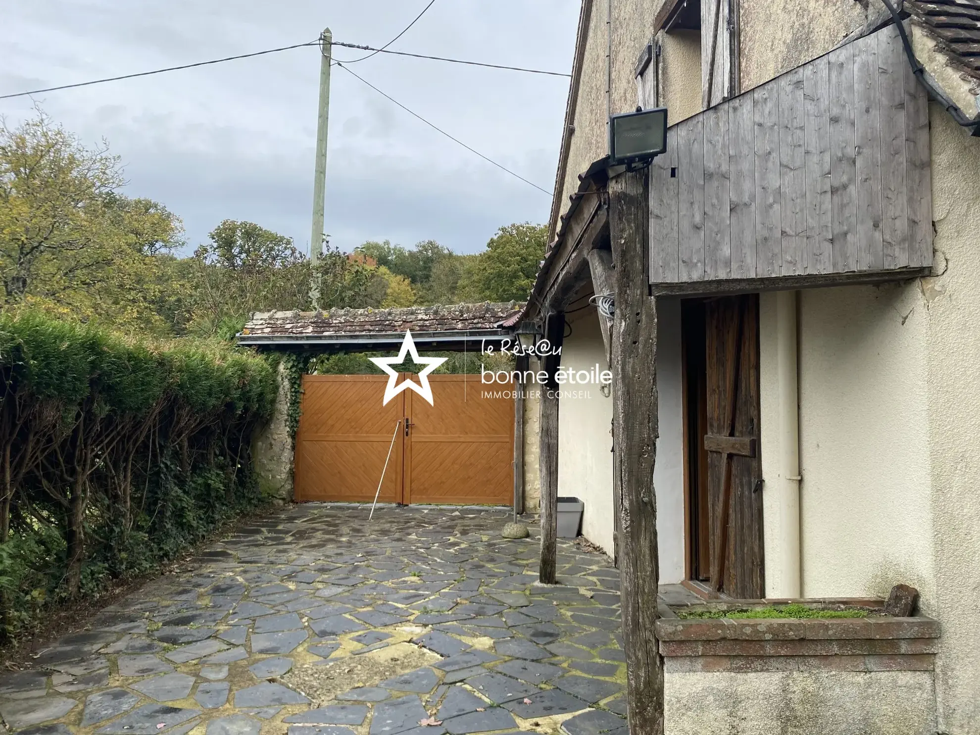 Fermette à vendre au pied de la forêt de Bellême avec 4 chambres et terrain privé 
