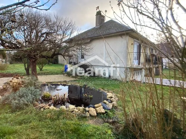 Maison T5 avec grand potentiel à Saint-Denis-de-Palin près Dun-Sur-Auron 