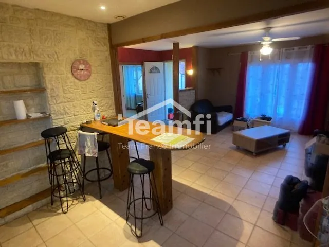 Maison T5 avec grand potentiel à Saint-Denis-de-Palin près Dun-Sur-Auron 