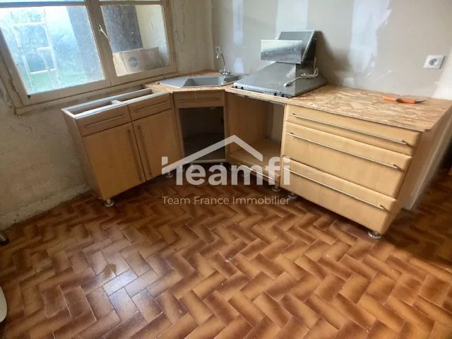 Maison T5 avec grand potentiel à Saint-Denis-de-Palin près Dun-Sur-Auron 