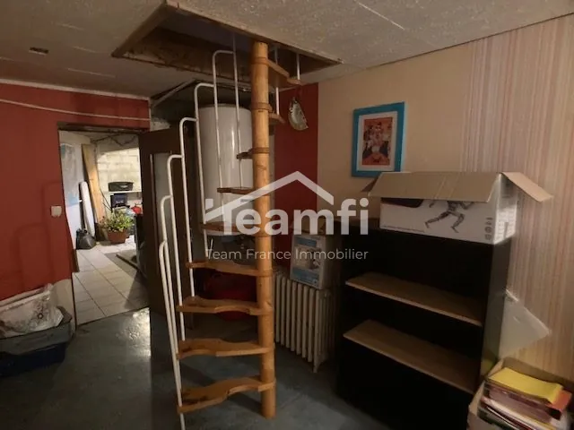 Maison T5 avec grand potentiel à Saint-Denis-de-Palin près Dun-Sur-Auron 