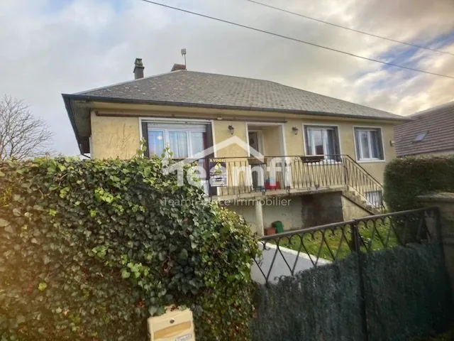 Maison T5 avec grand potentiel à Saint-Denis-de-Palin près Dun-Sur-Auron 