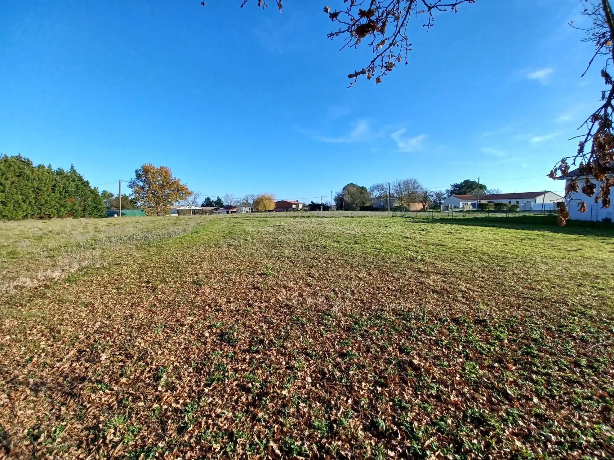 Terrain constructible à Tarabel avec vue sur la campagne - 1020 m² 