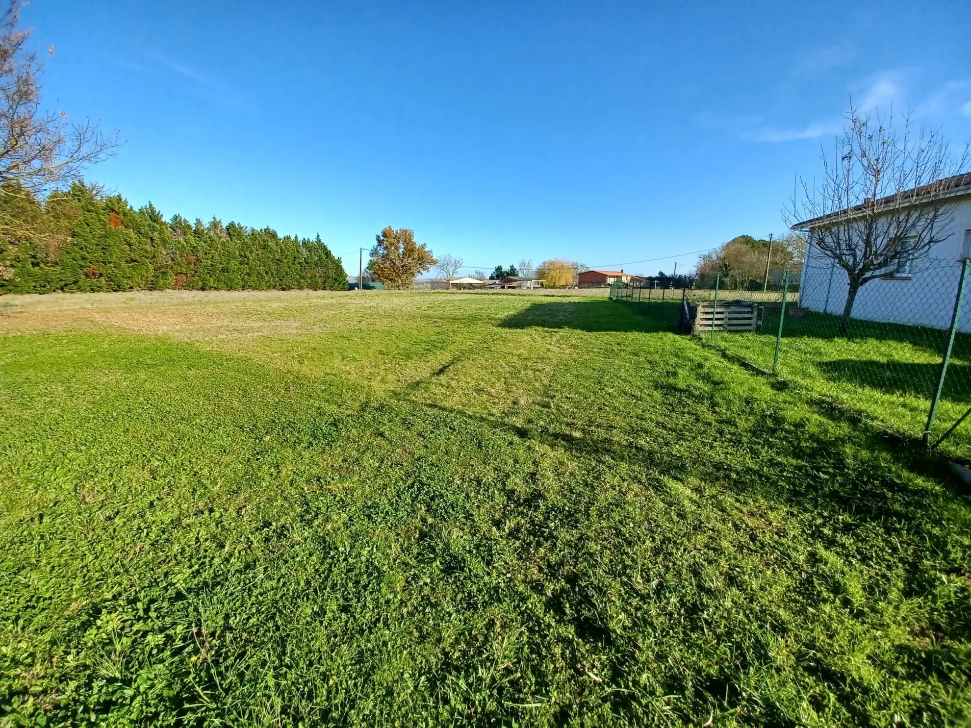 Terrain constructible à Tarabel avec vue sur la campagne - 1020 m² 