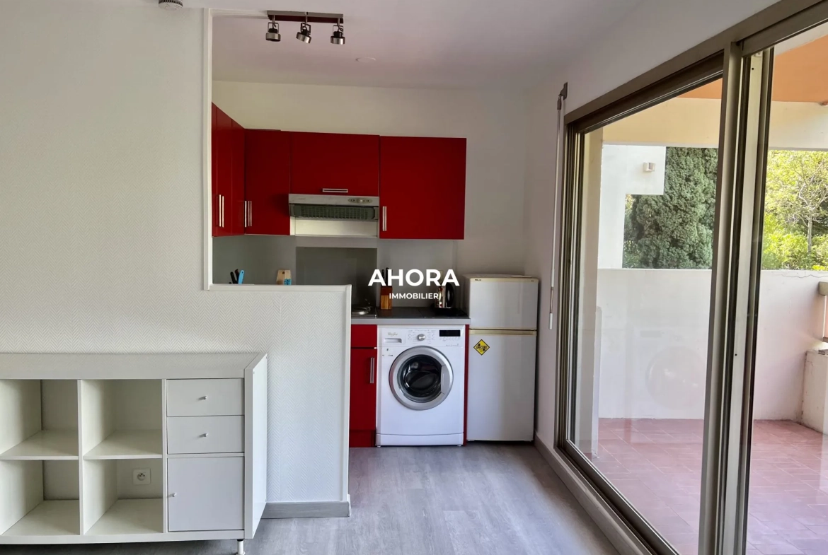 Studio à vendre à Marseille 9ème dans résidence avec piscine et cave 