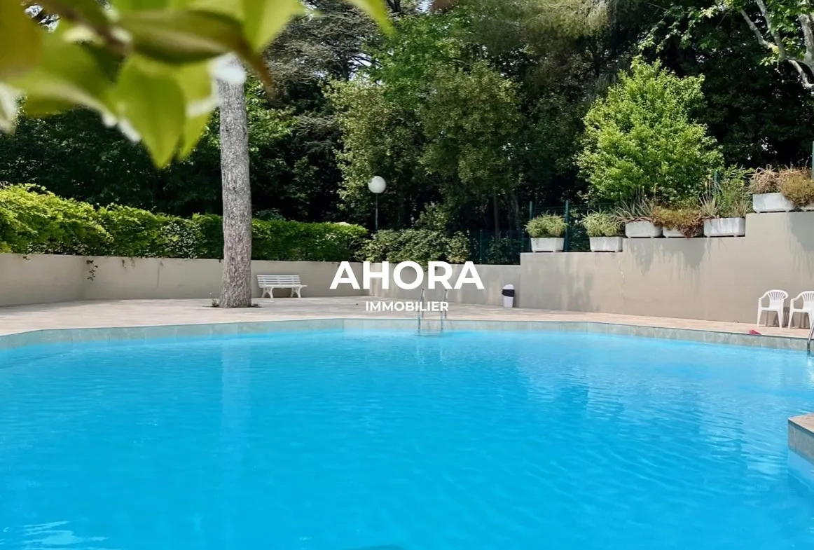 Studio à vendre à Marseille 9ème dans résidence avec piscine et cave 