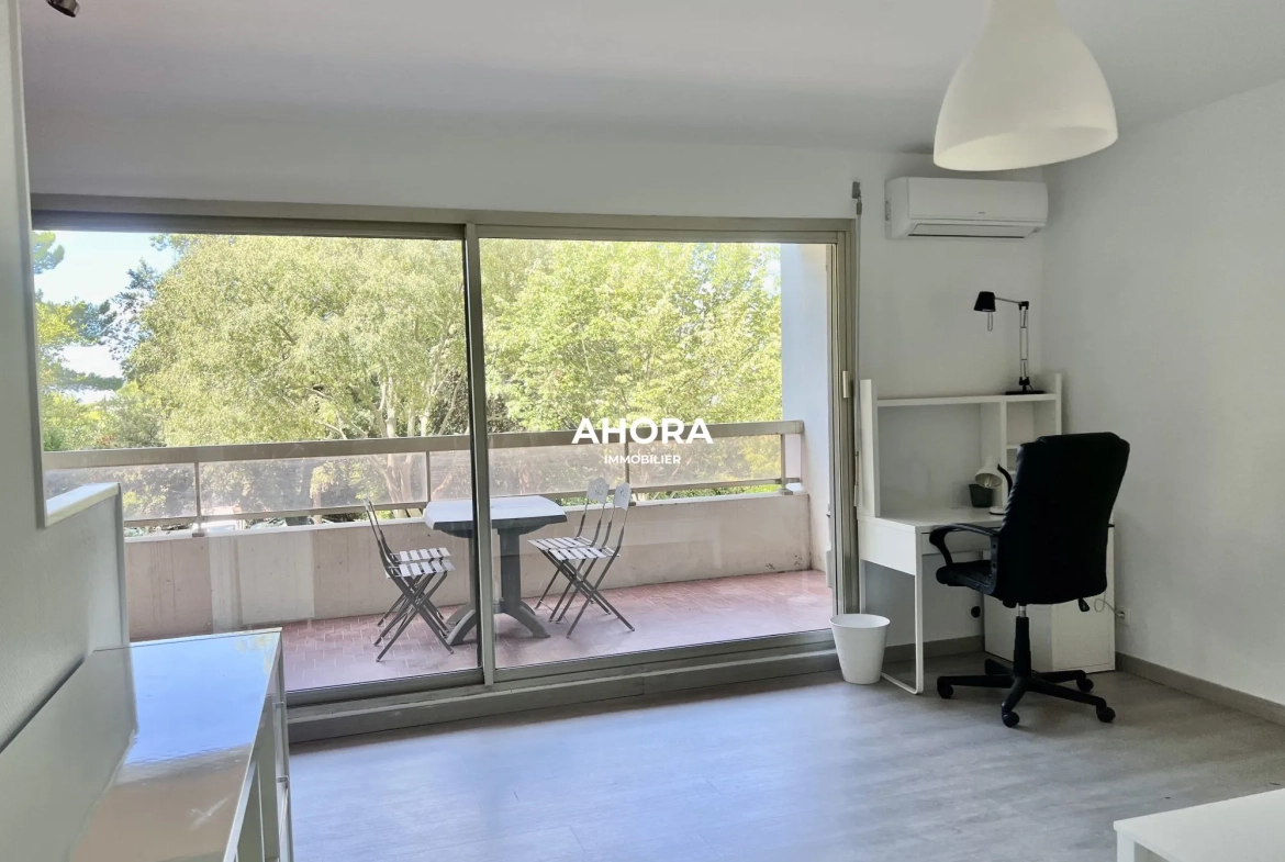 Studio à vendre à Marseille 9ème dans résidence avec piscine et cave 