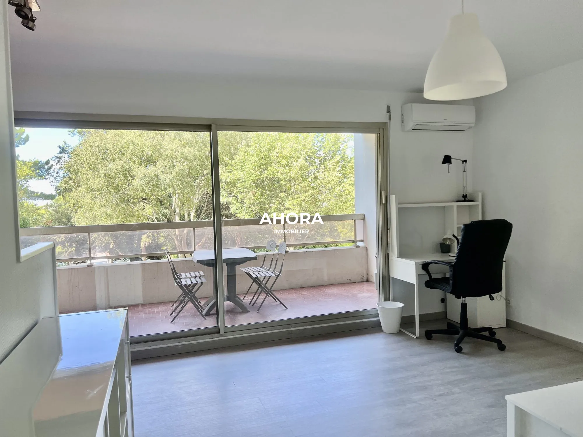 Studio à vendre à Marseille 9ème dans résidence avec piscine et cave 