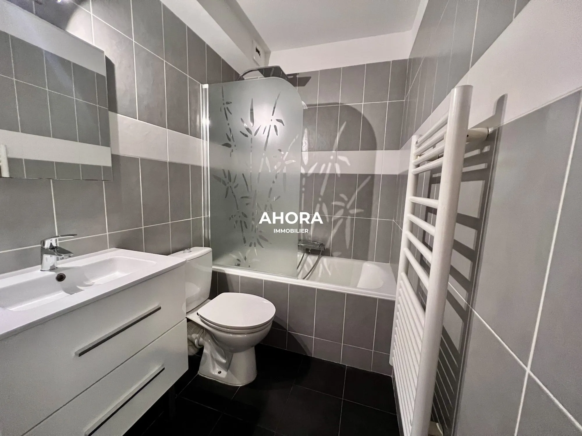Studio à vendre à Marseille 9ème dans résidence avec piscine et cave 