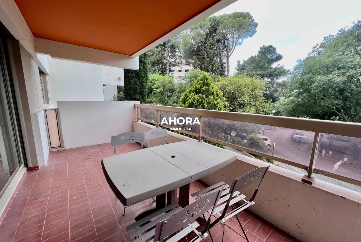 Studio à vendre à Marseille 9ème dans résidence avec piscine et cave 