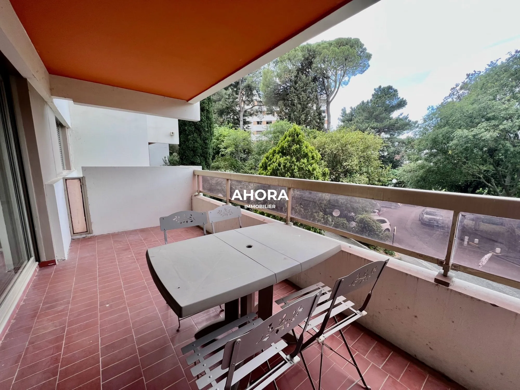 Studio à vendre à Marseille 9ème dans résidence avec piscine et cave 
