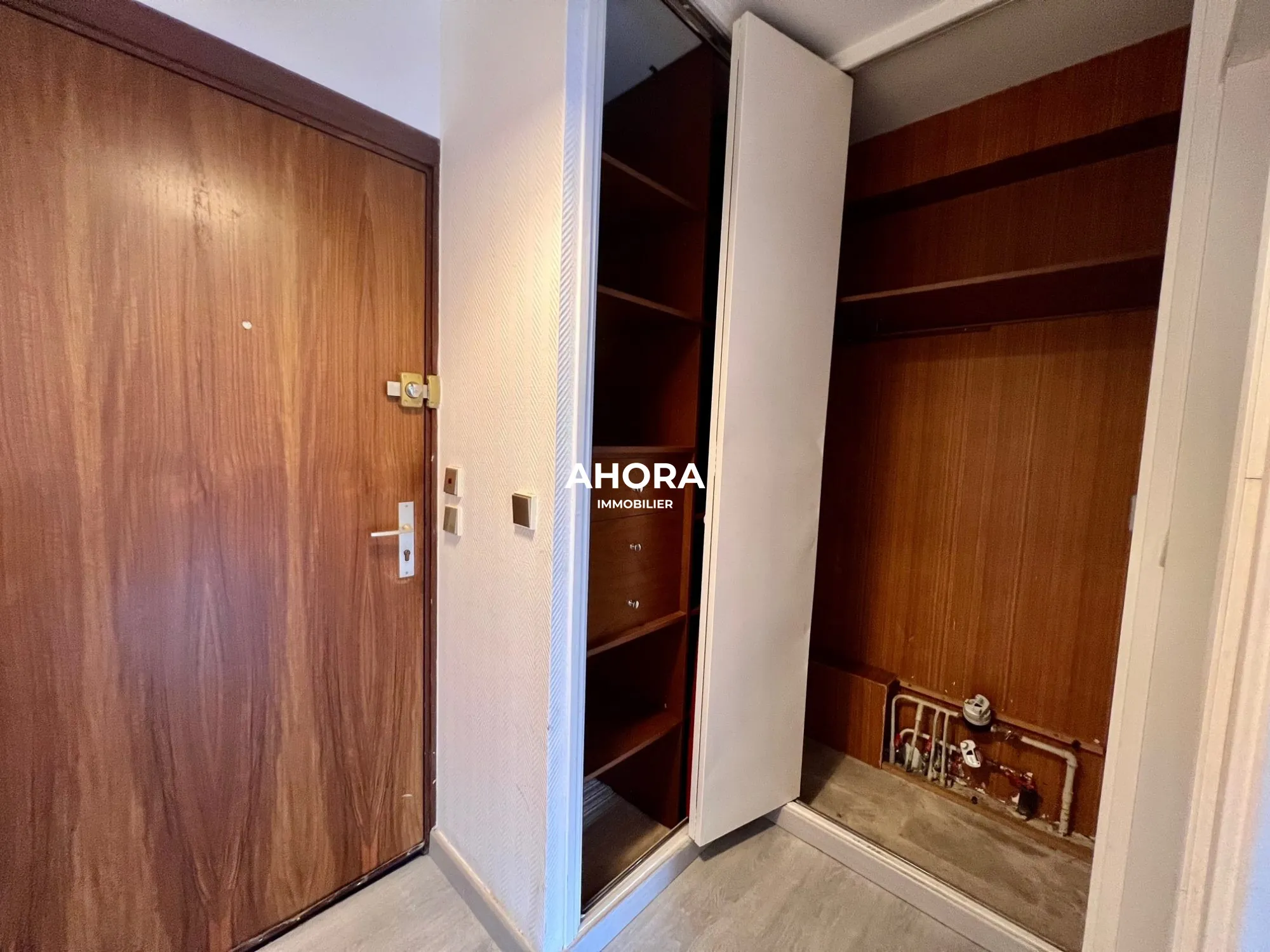 Studio à vendre à Marseille 9ème dans résidence avec piscine et cave 