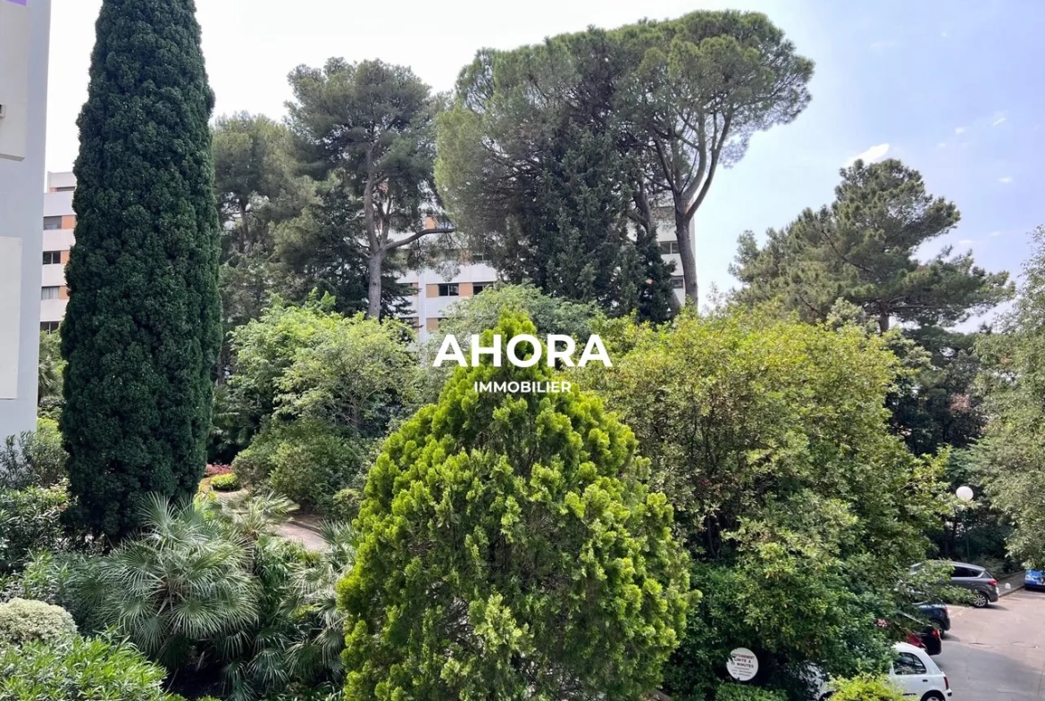 Studio à vendre à Marseille 9ème dans résidence avec piscine et cave 