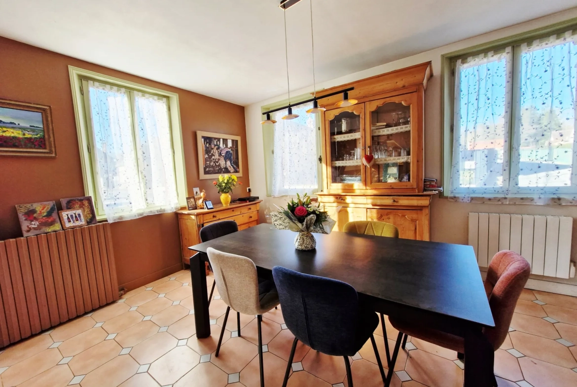 Maison de village avec 4 chambres à Gueures, proche mer et Dieppe 