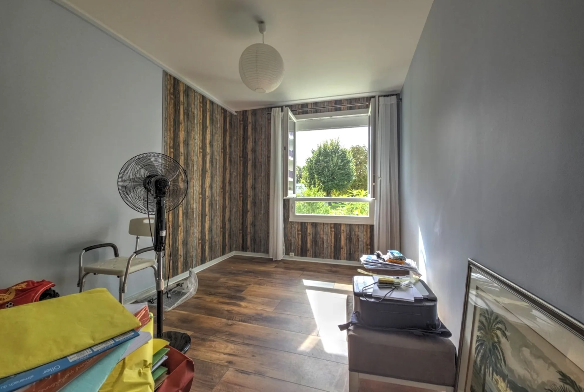 Appartement lumineux de 109 m² avec 4 chambres à Limoges Saint Anne 