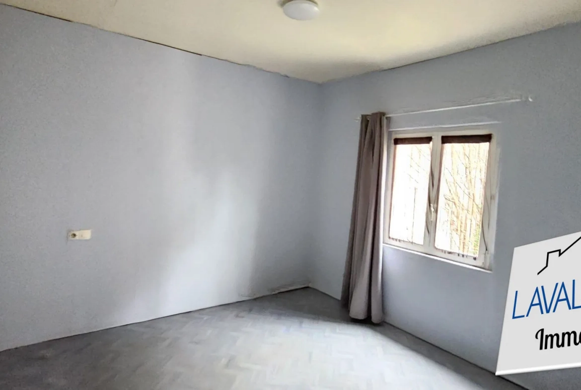 Maison de plain-pied à rénover à Canaples avec jardin et dépendance 