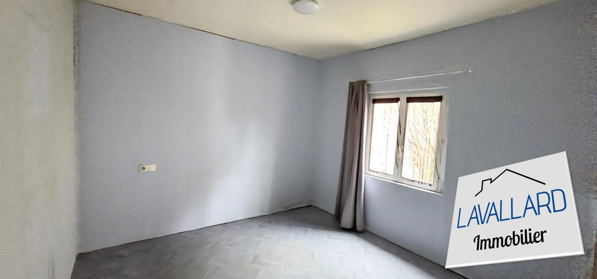 Maison de plain-pied à rénover à Canaples avec jardin et dépendance 