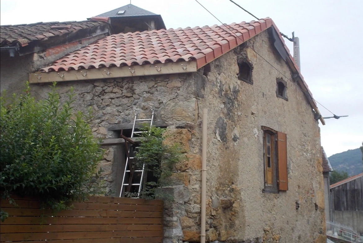 Maison à rénover avec grange à Aspet – potentiel élevé 