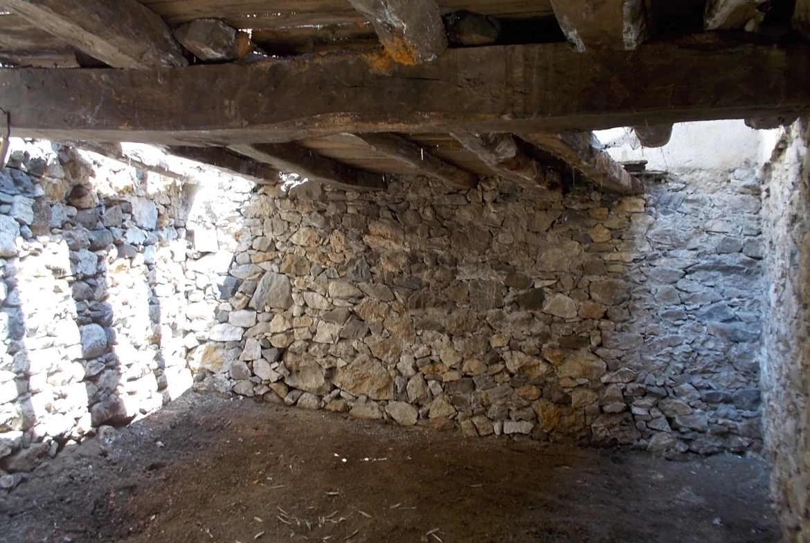 Maison à rénover avec grange à Aspet – potentiel élevé 