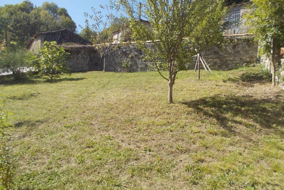 Maison à rénover avec grange à Aspet – potentiel élevé 