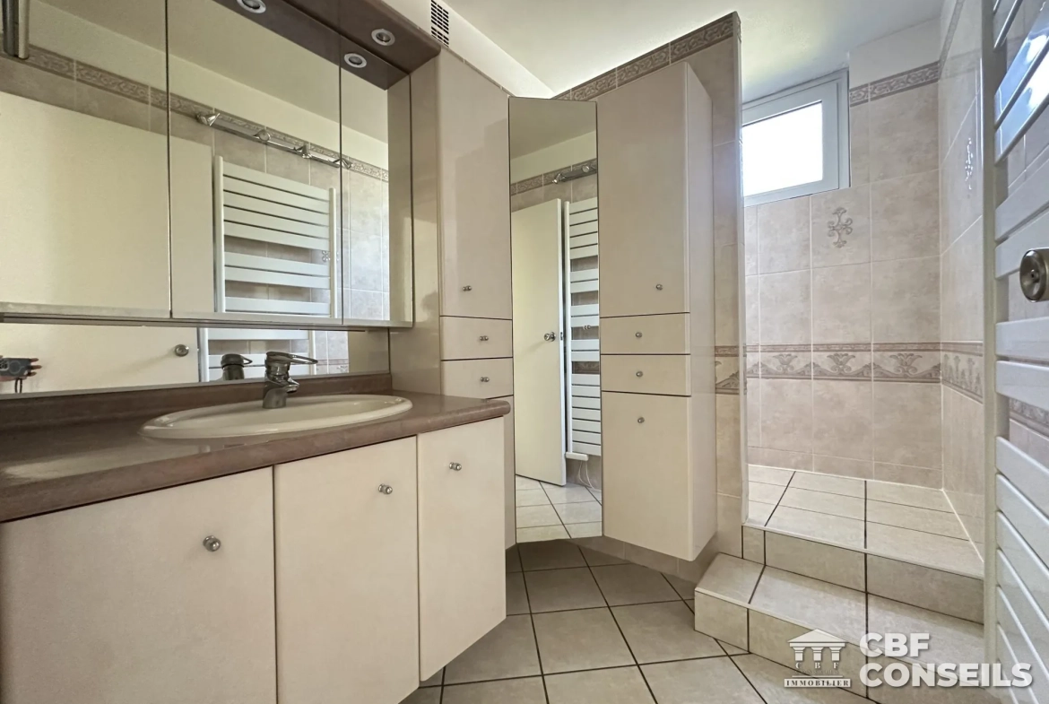 Appartement T3 lumineux à vendre à Beaumont avec garage et cave 