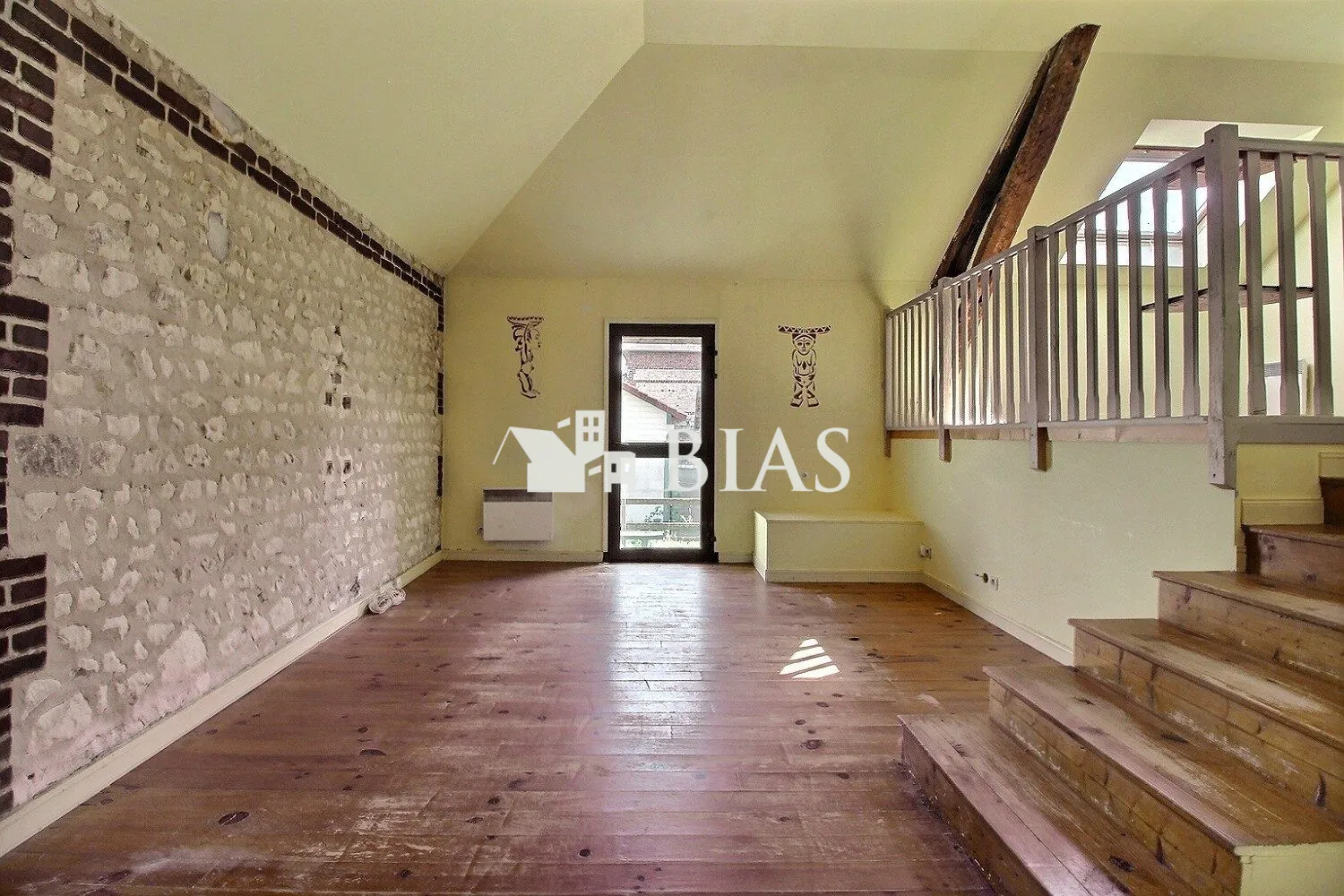 Maison atypique de 99 m² avec terrasse et cave proche écoles - Le Manoir 