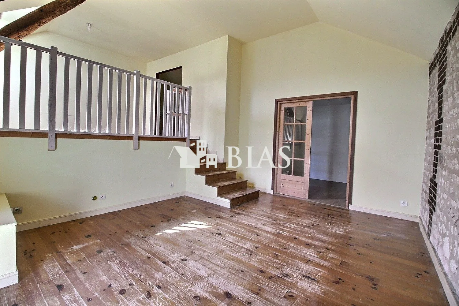 Maison atypique de 99 m² avec terrasse et cave proche écoles - Le Manoir 