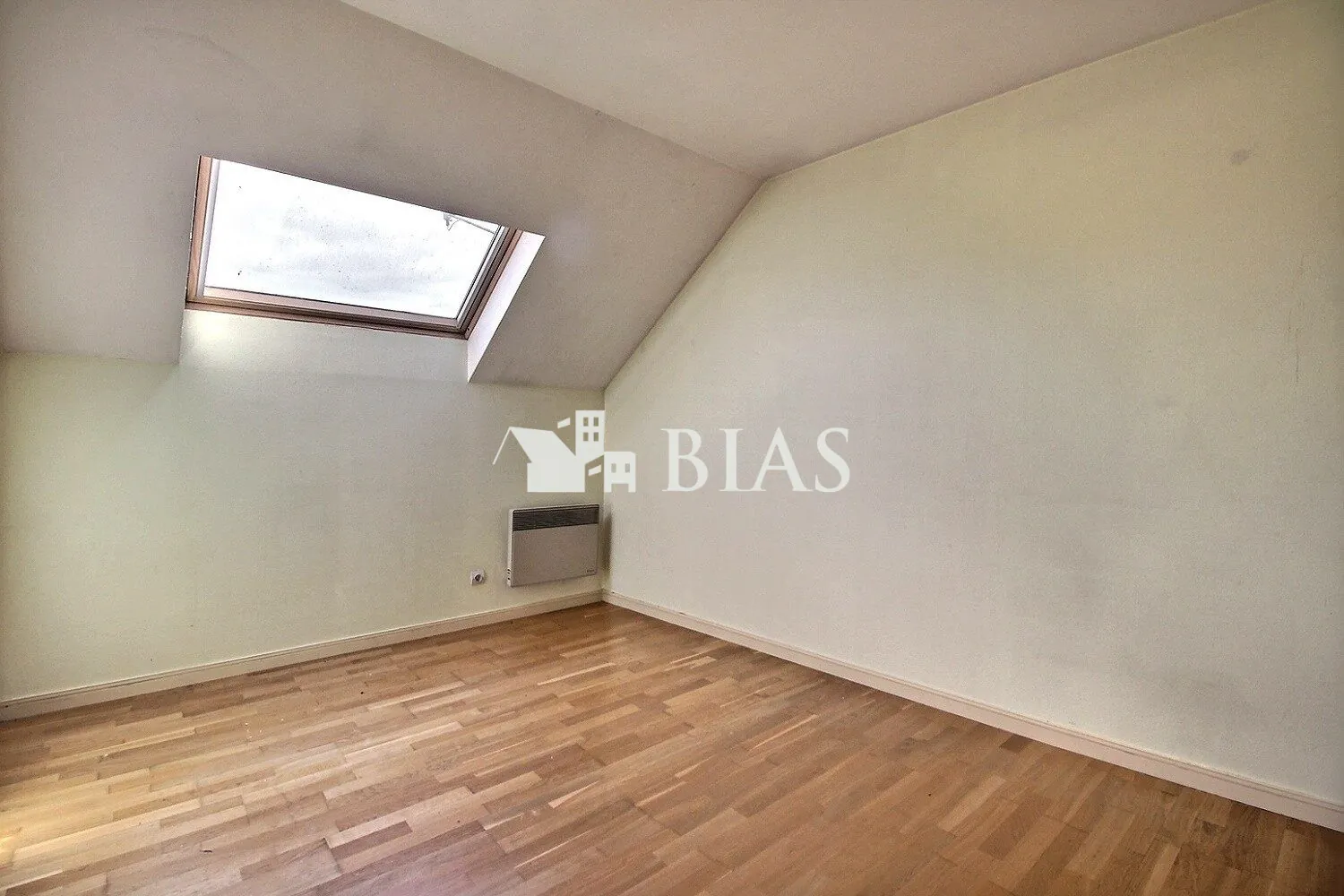 Maison atypique de 99 m² avec terrasse et cave proche écoles - Le Manoir 